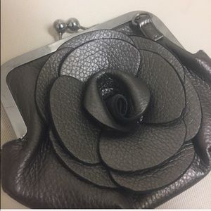 Gray Handbag With Removable Straps